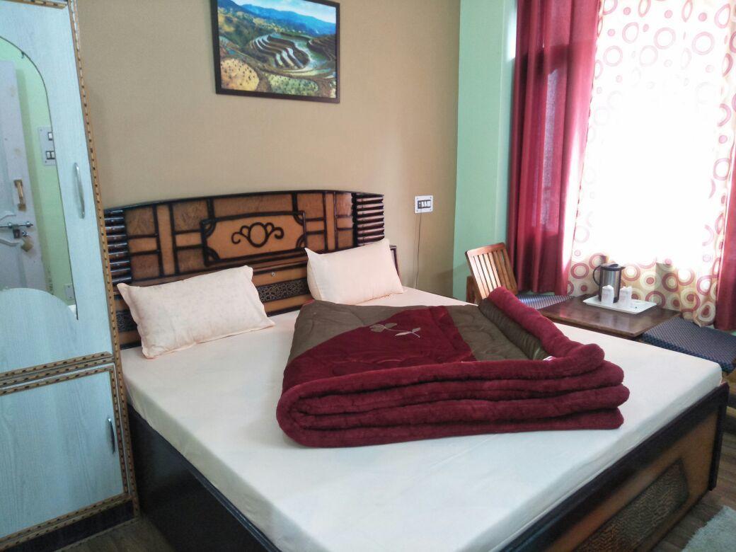 Hotel Mansarovar Banjar Exterior photo
