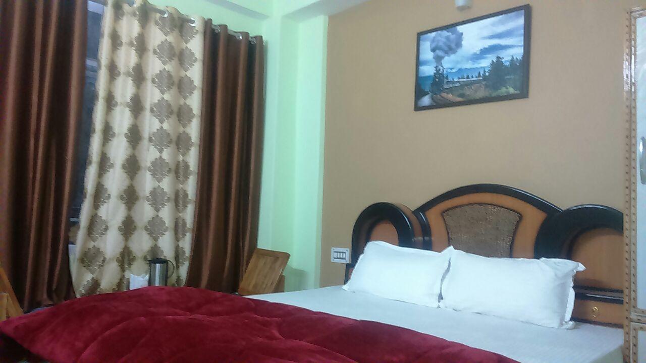 Hotel Mansarovar Banjar Exterior photo